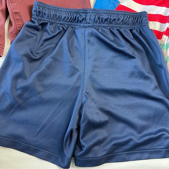 Boy's Shorts Medium 8 Bundle of 3 Items Nike, Cat and Jack, Old Navy Casual Fit - Picture 3 of 8